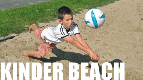 Kinder in den Sand