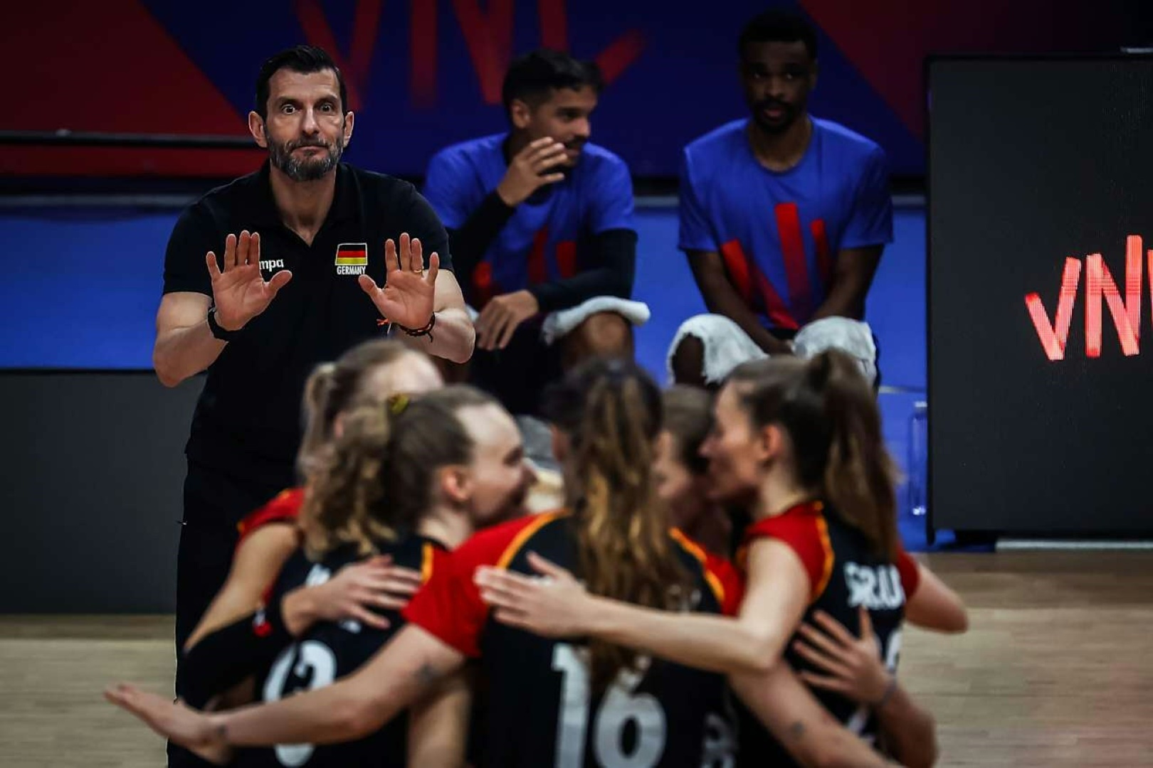 Das DVV-Team bejubelt einen Punkt  (Foto: Foto: volleyballworld/SID)