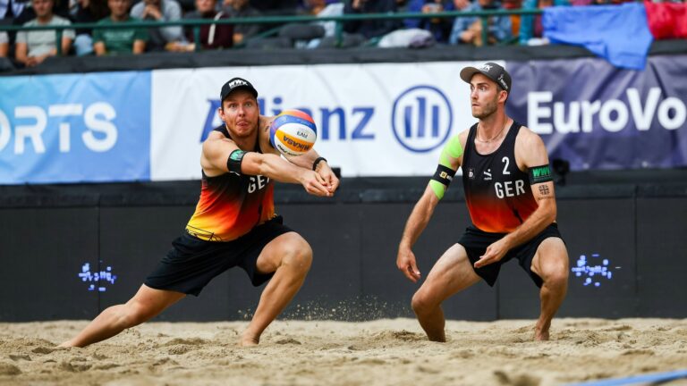 Weiter mit dabei: Nils Ehlers (l.) und Clemens Wickler <br> <small>(Foto: IMAGO / Lobeca/SID/IMAGO/Jasper Lorenz)</small>