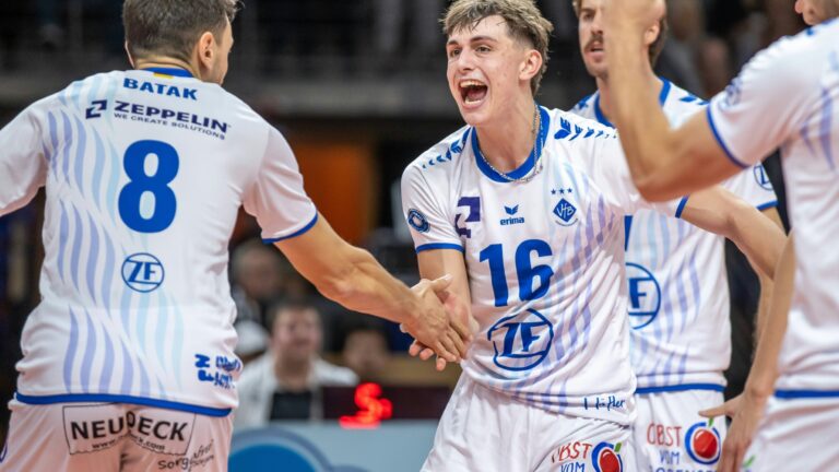VfB-Youngster Kohn als MVP gefeiert <br> <small>(Foto: IMAGO/SID/Andreas Gora)</small>